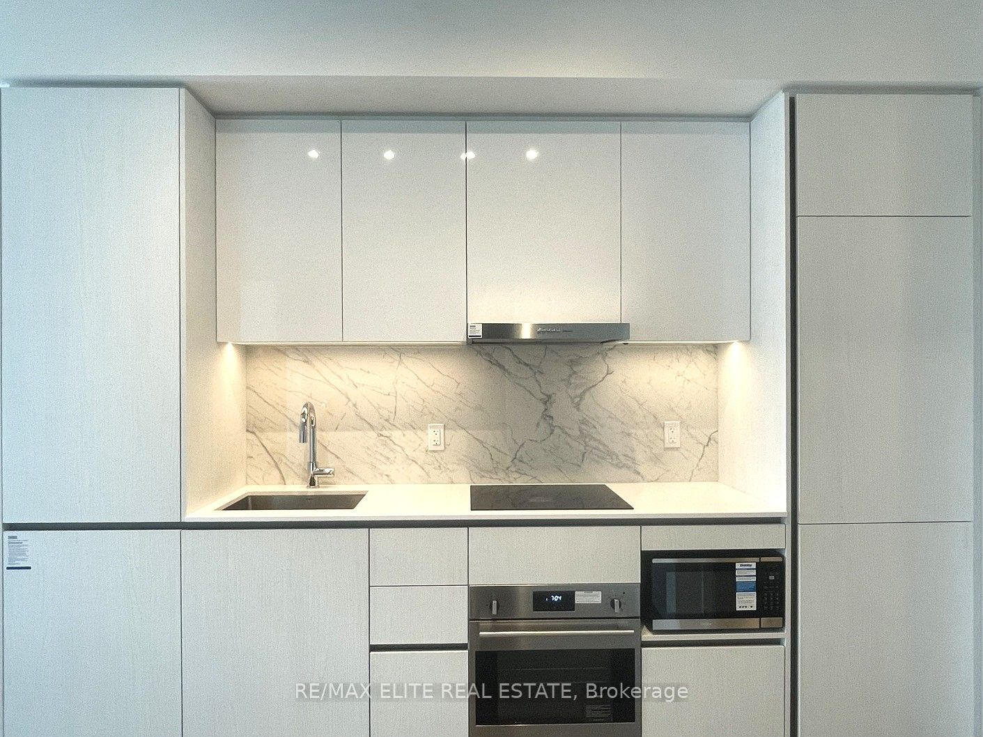 Photo 2 of Unit 5811, 8 Interchange Way, Vaughan, Vaughan Corporate Centre — HOMEH
