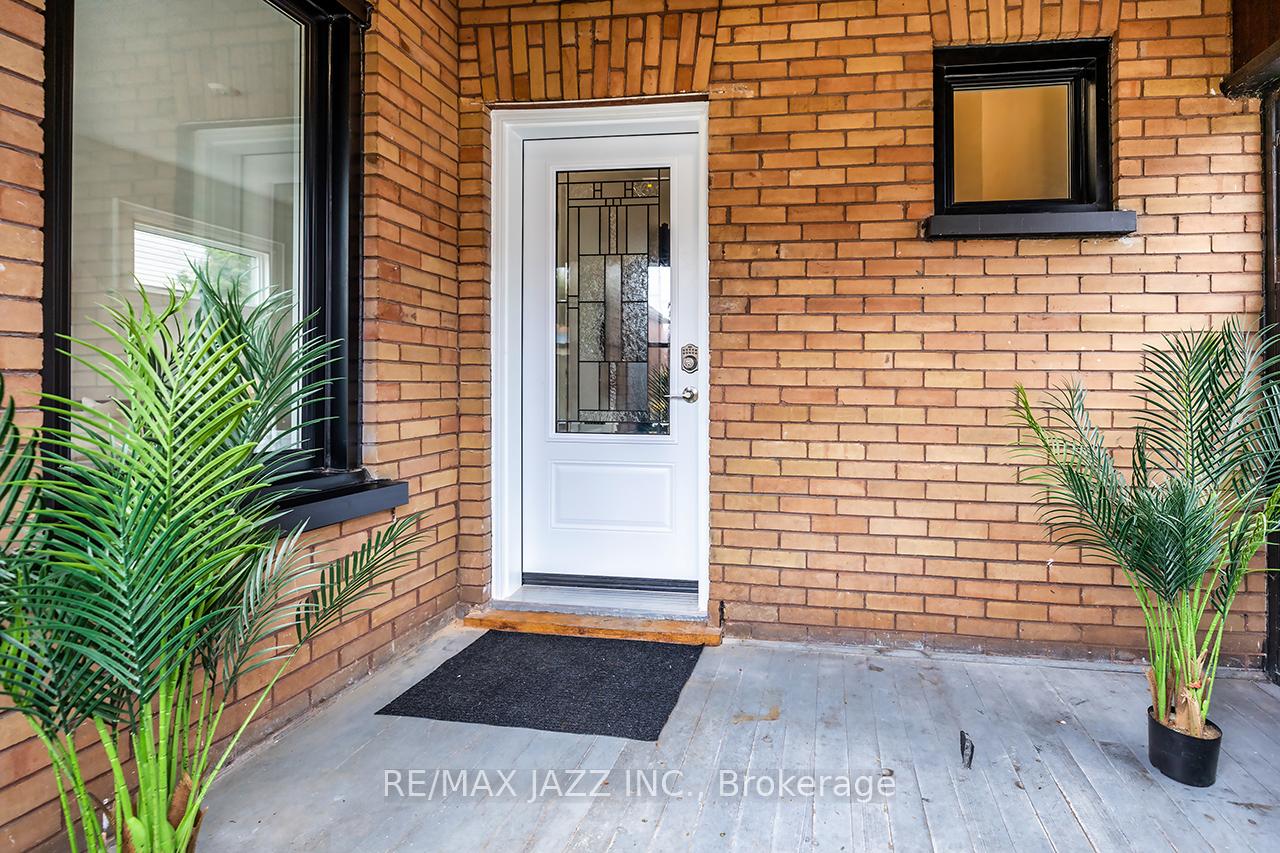 Photo 4 of 295 Athol Street E, Oshawa, Central — HOMEH