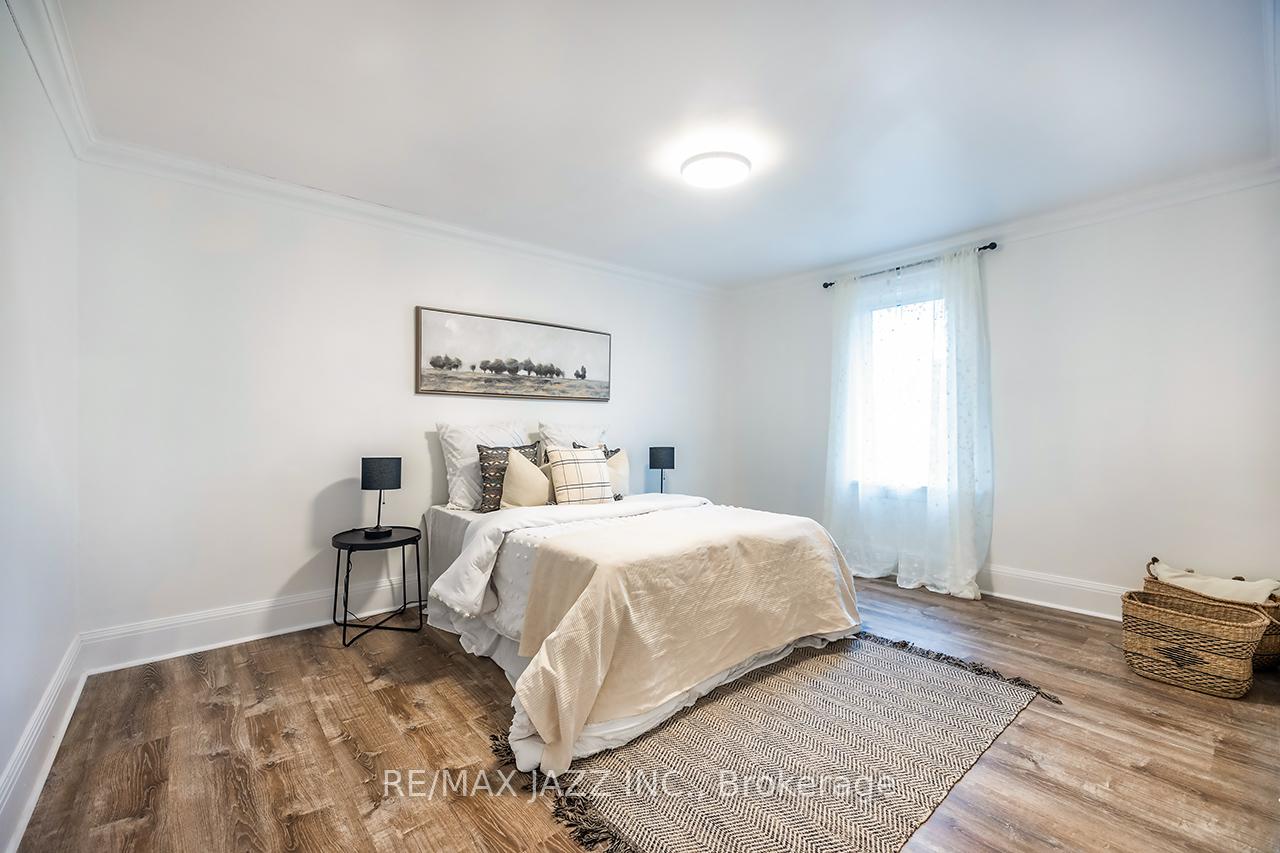 Photo 17 of 295 Athol Street E, Oshawa, Central — HOMEH