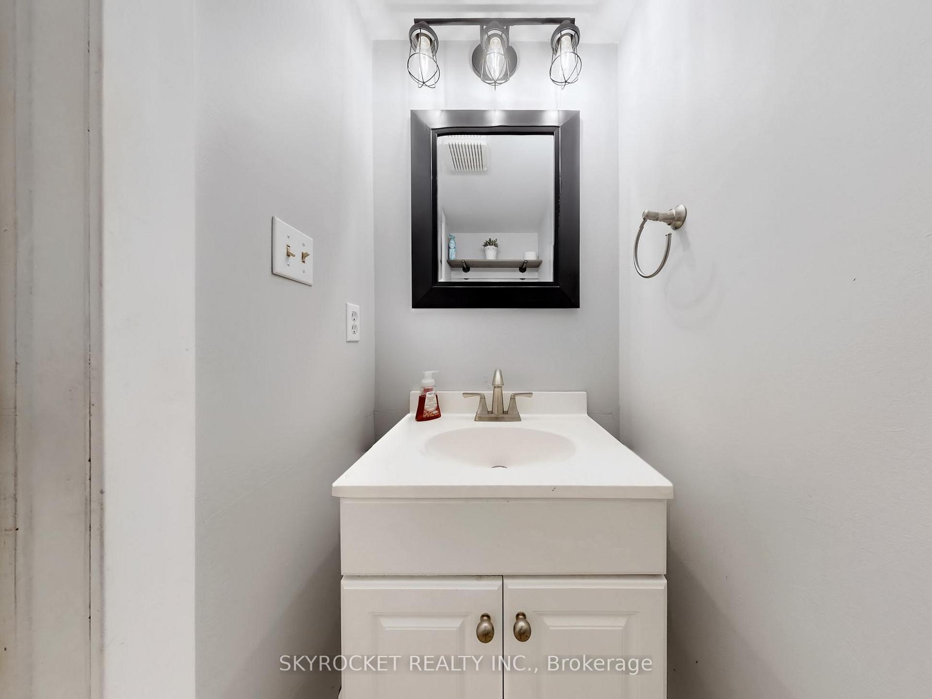 Photo 21 of 9 Herrell Avenue, Barrie, Painswick North — HOMEH