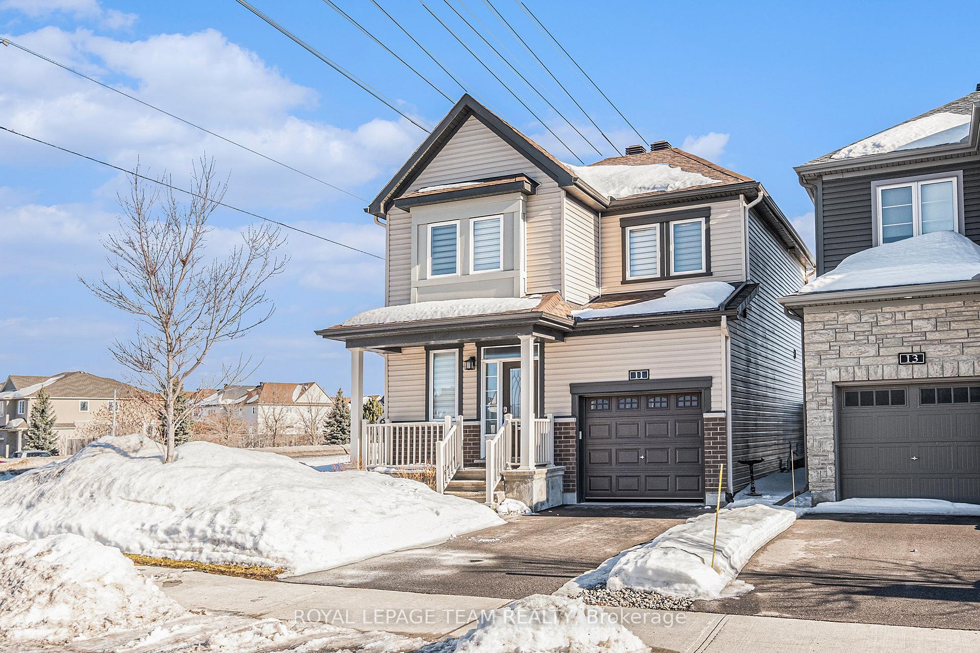 Photo 3 of 11 Aura Avenue, Ottawa, Barrhaven - Heritage Park — HOMEH