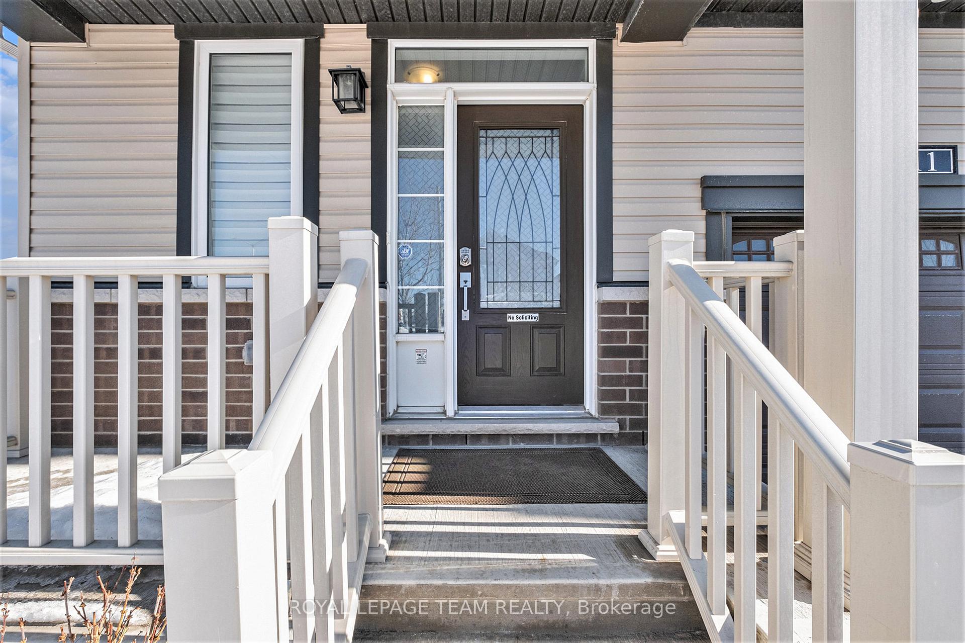 Photo 4 of 11 Aura Avenue, Ottawa, Barrhaven - Heritage Park — HOMEH