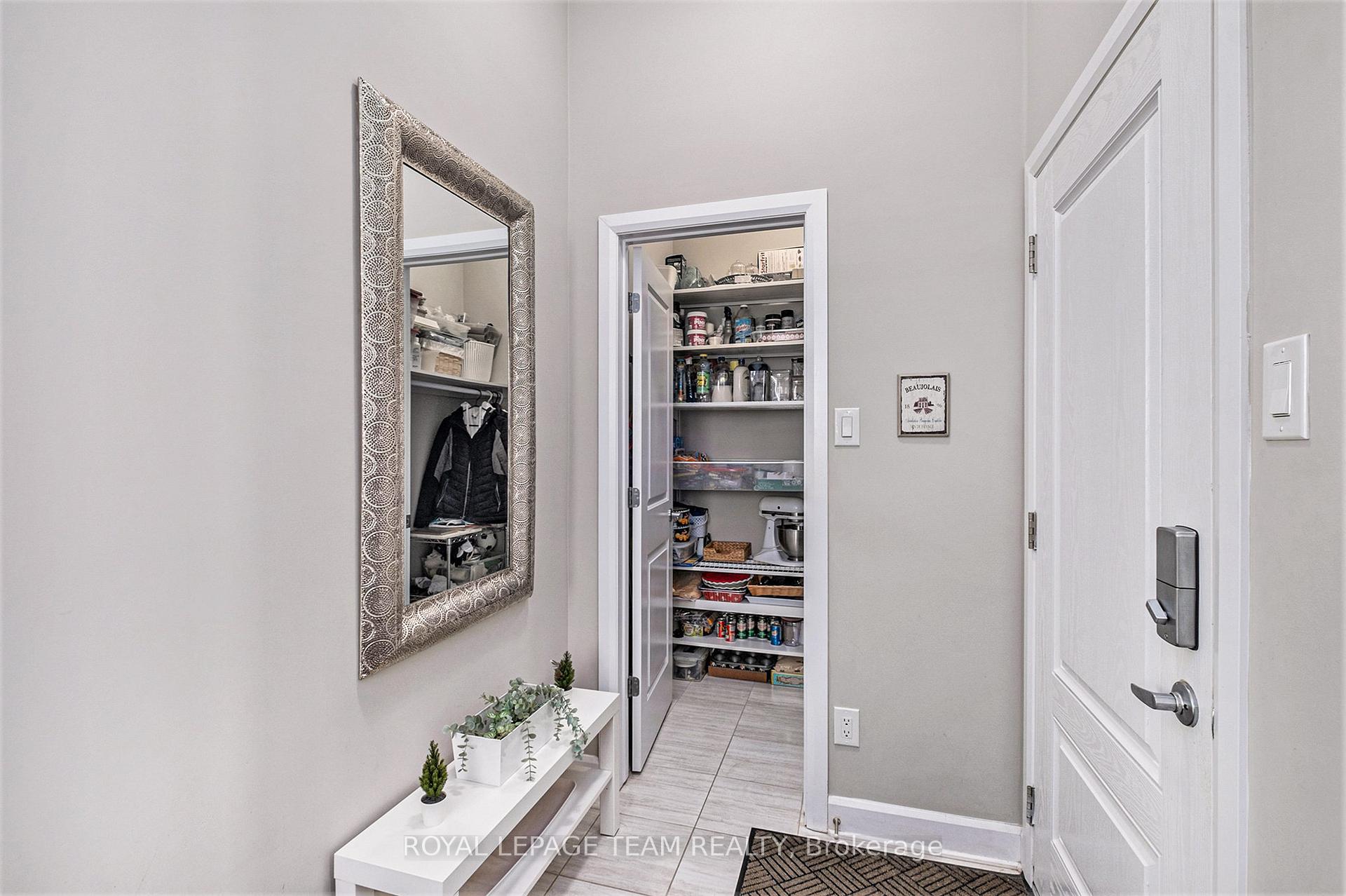 Photo 5 of 11 Aura Avenue, Ottawa, Barrhaven - Heritage Park — HOMEH