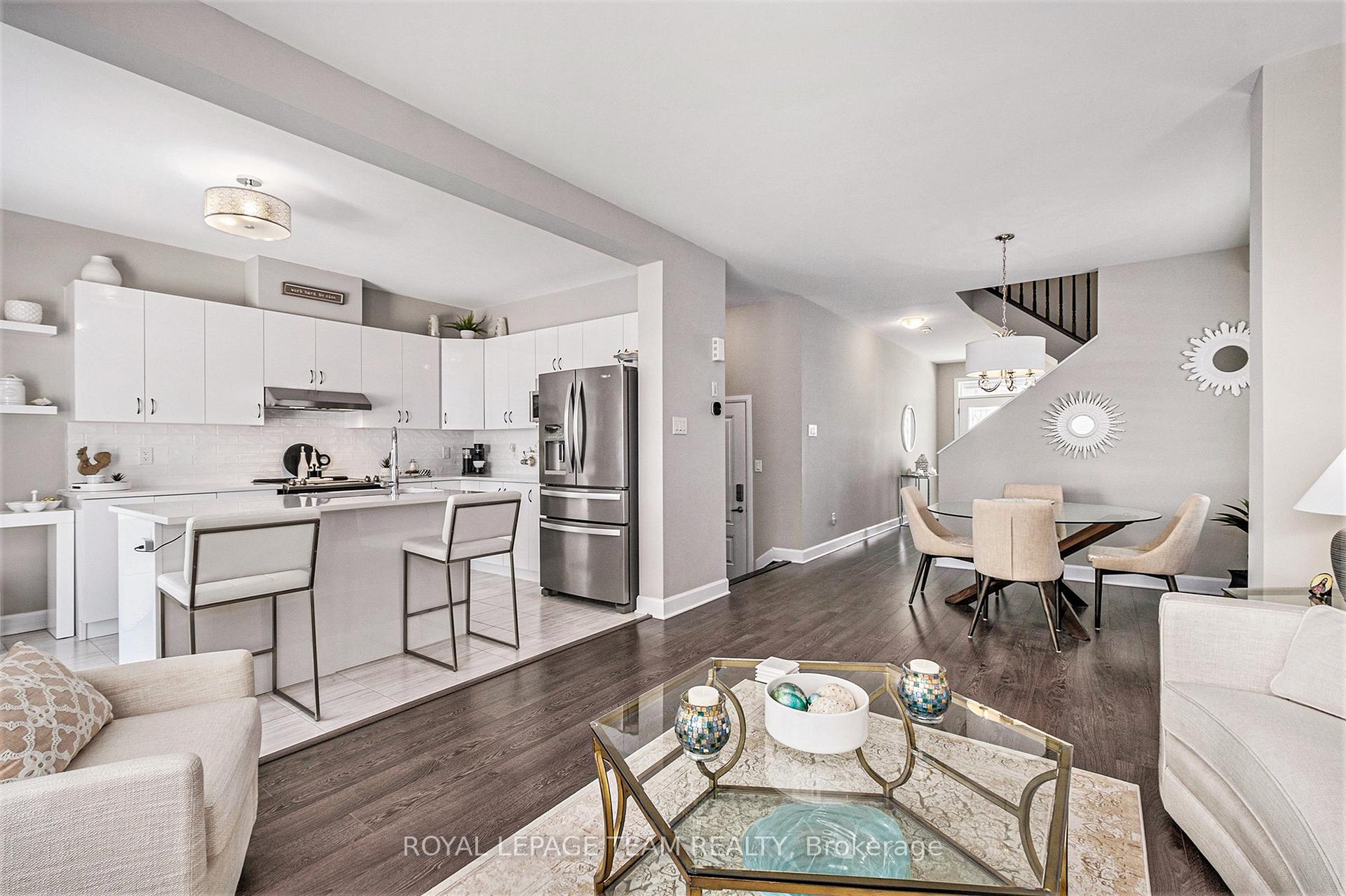 Photo 8 of 11 Aura Avenue, Ottawa, Barrhaven - Heritage Park — HOMEH