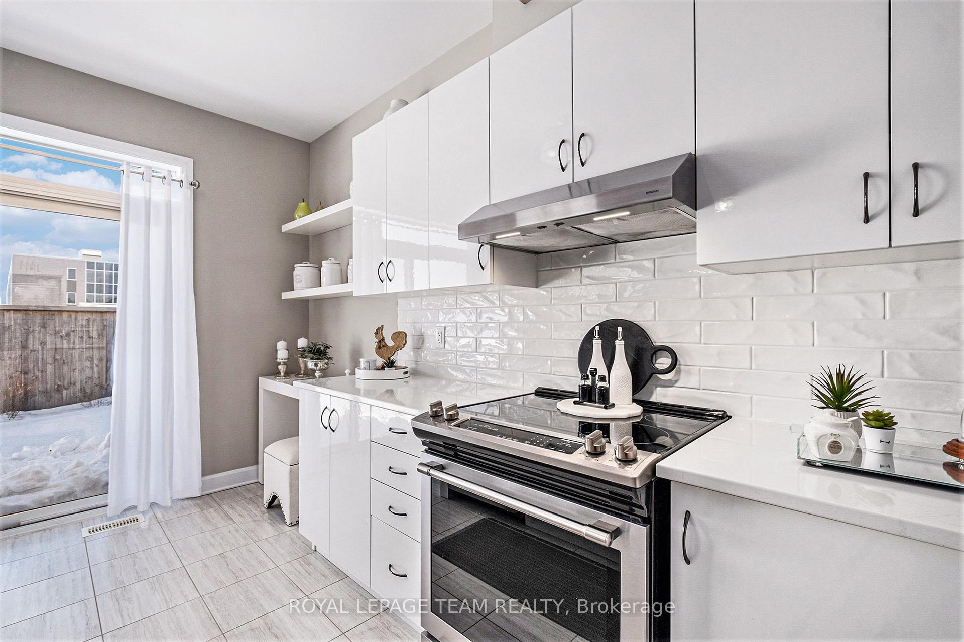 Photo 12 of 11 Aura Avenue, Ottawa, Barrhaven - Heritage Park — HOMEH
