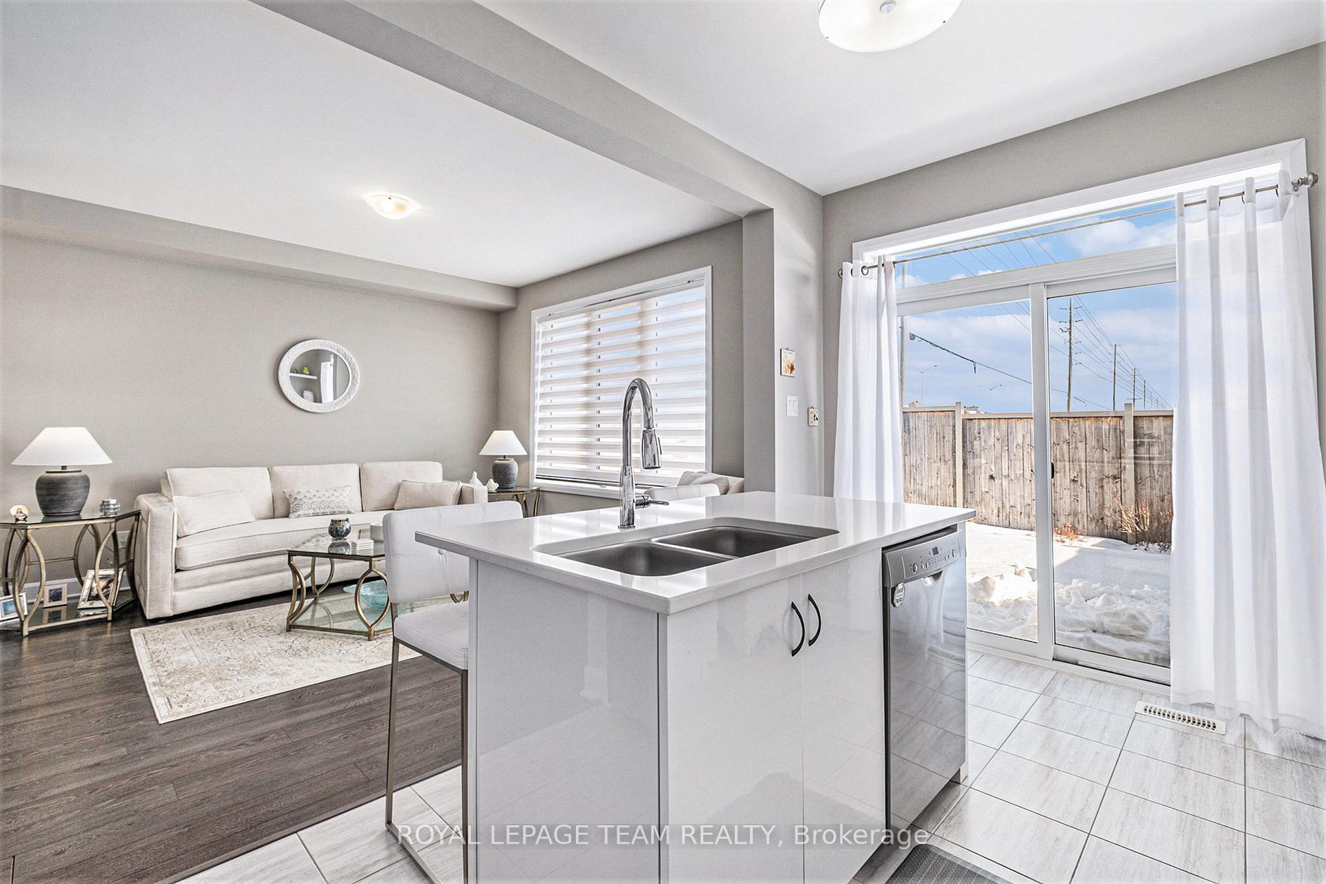 Photo 13 of 11 Aura Avenue, Ottawa, Barrhaven - Heritage Park — HOMEH