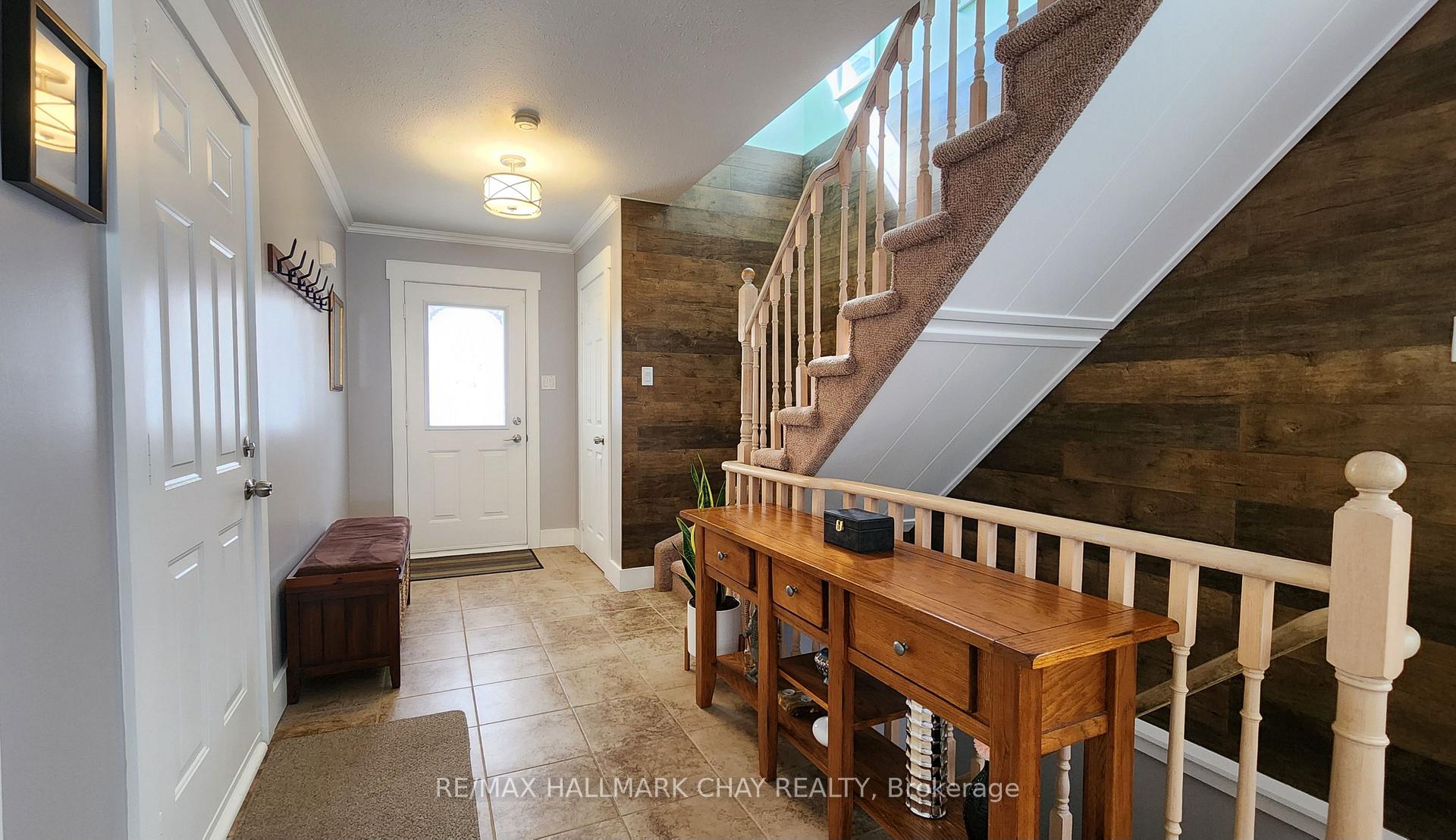 Photo 3 of 168 Sundew Drive, Barrie, Holly — HOMEH