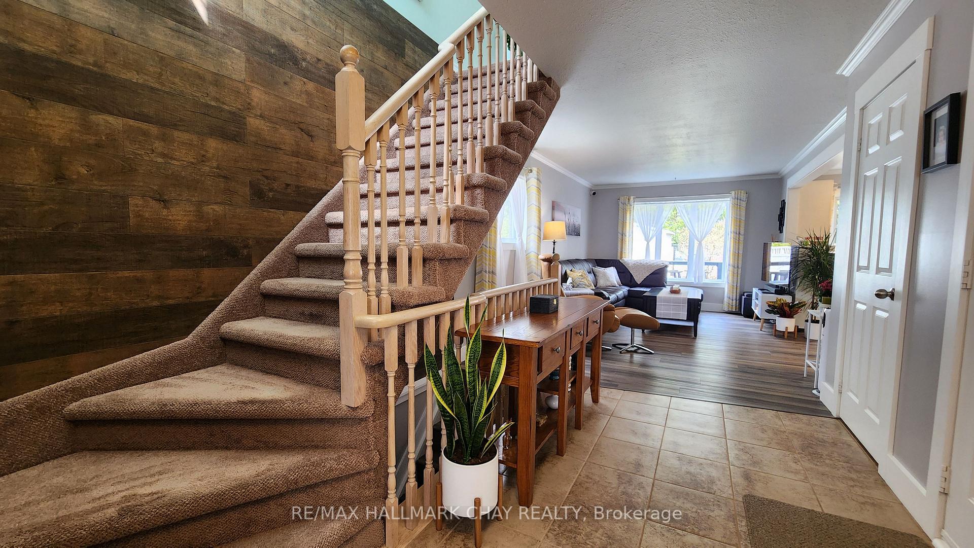 Photo 4 of 168 Sundew Drive, Barrie, Holly — HOMEH