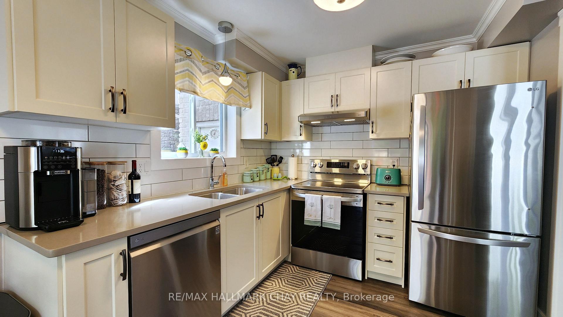 Photo 8 of 168 Sundew Drive, Barrie, Holly — HOMEH