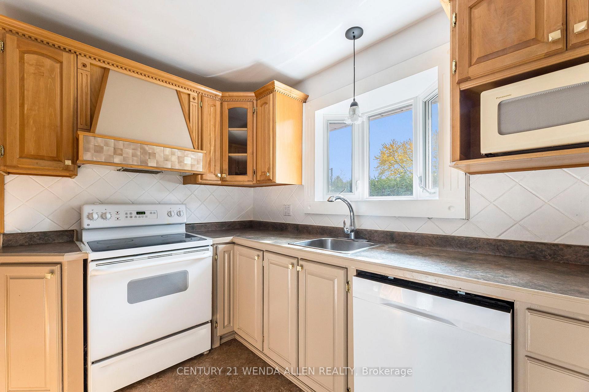 Photo 8 of 475 Humewood Avenue, Oshawa, O'Neill — HOMEH