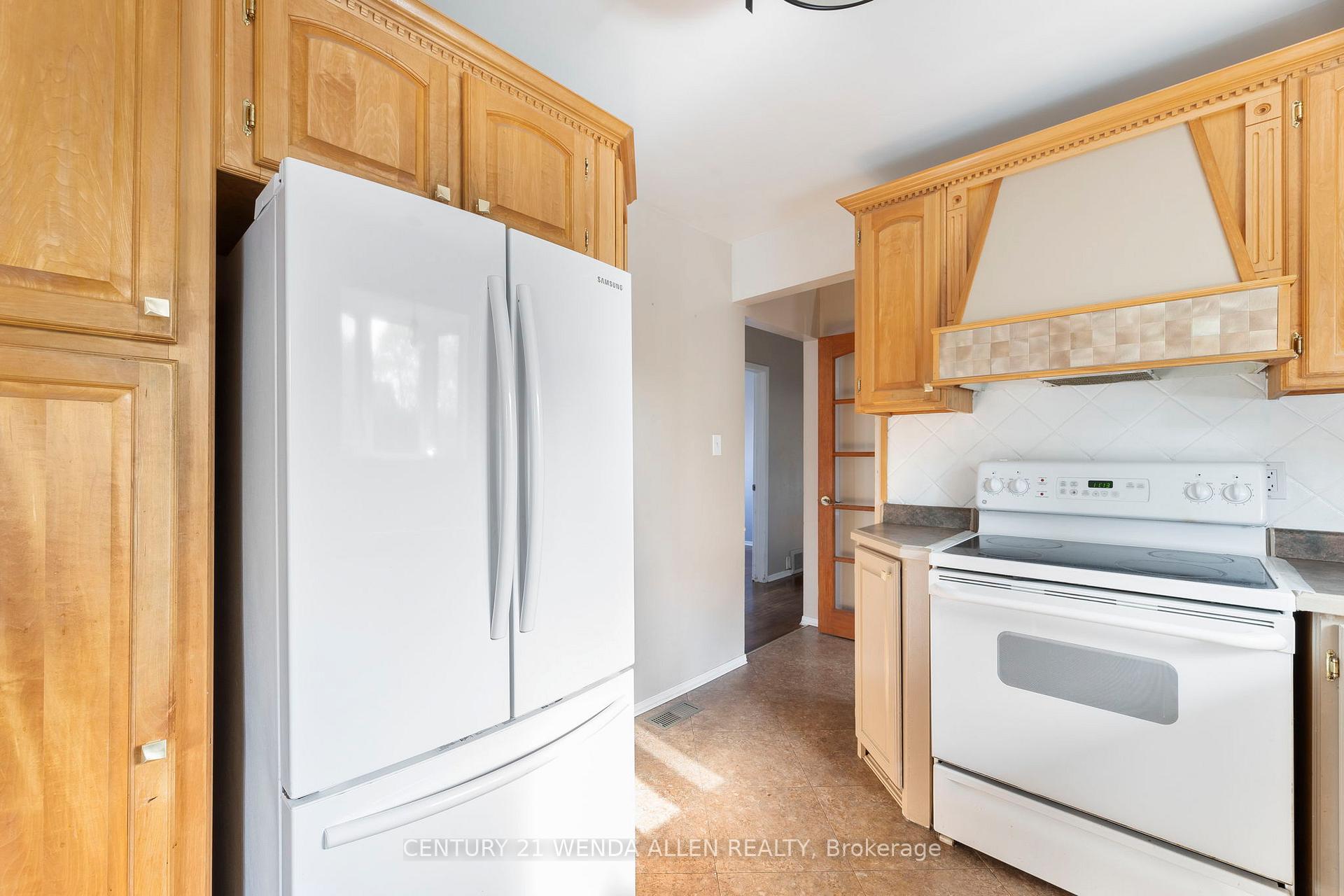 Photo 10 of 475 Humewood Avenue, Oshawa, O'Neill — HOMEH