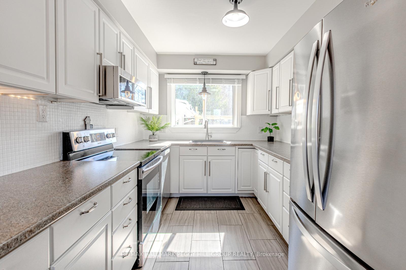 Photo 7 of 233 Grove Street E, Barrie, Wellington — HOMEH