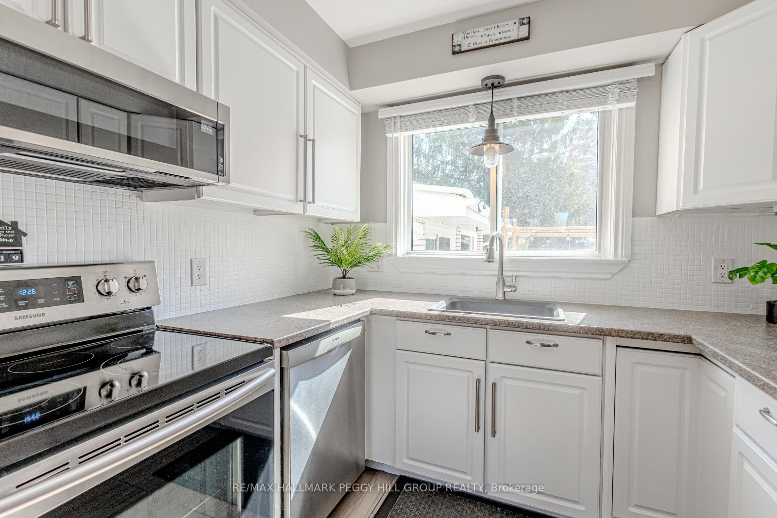 Photo 8 of 233 Grove Street E, Barrie, Wellington — HOMEH