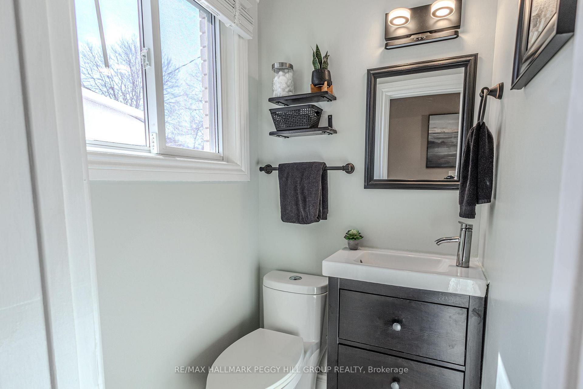 Photo 10 of 233 Grove Street E, Barrie, Wellington — HOMEH