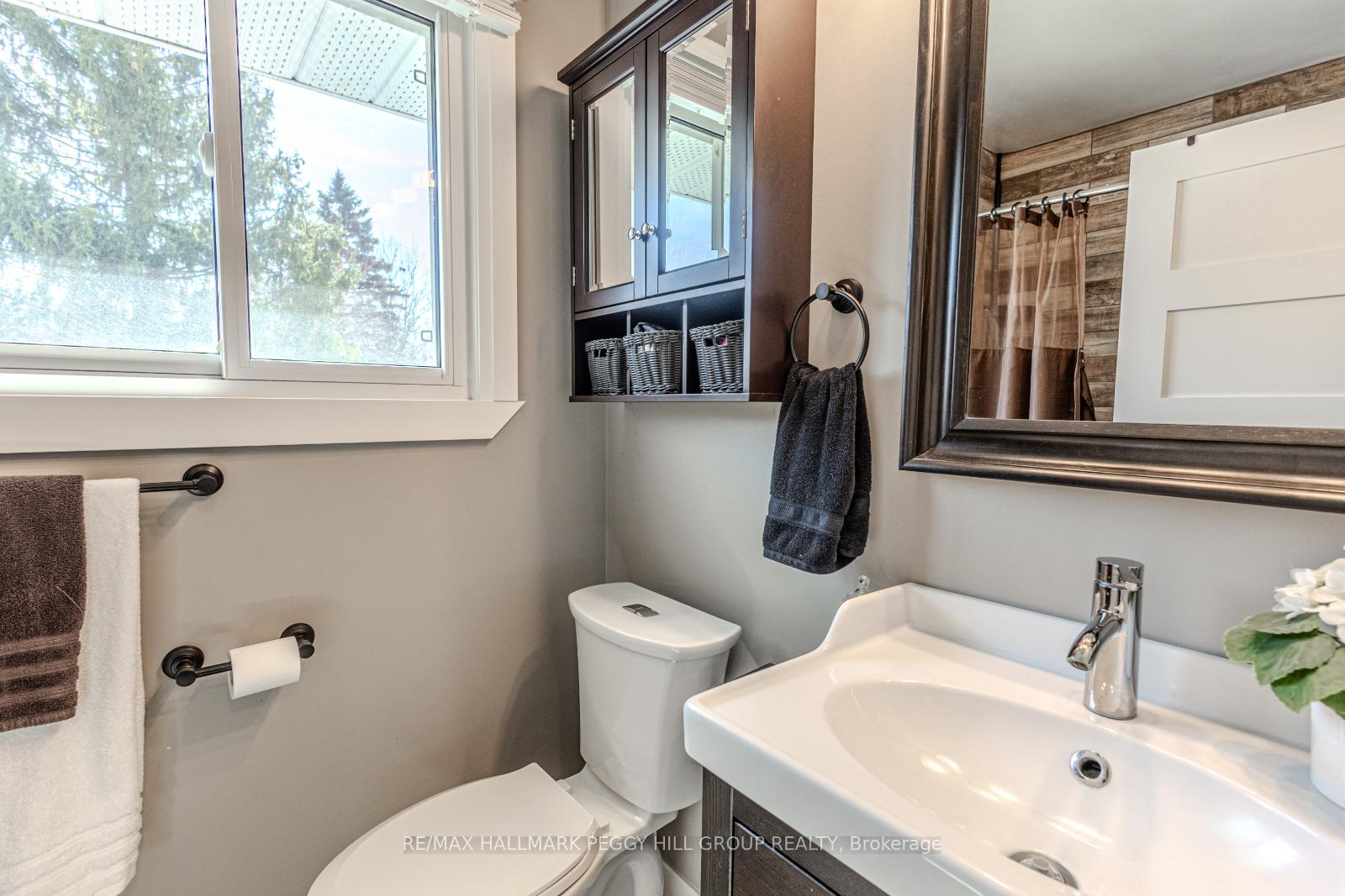 Photo 14 of 233 Grove Street E, Barrie, Wellington — HOMEH