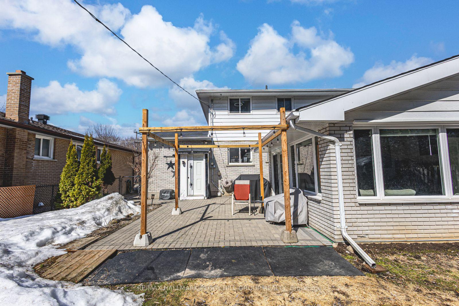 Photo 18 of 233 Grove Street E, Barrie, Wellington — HOMEH
