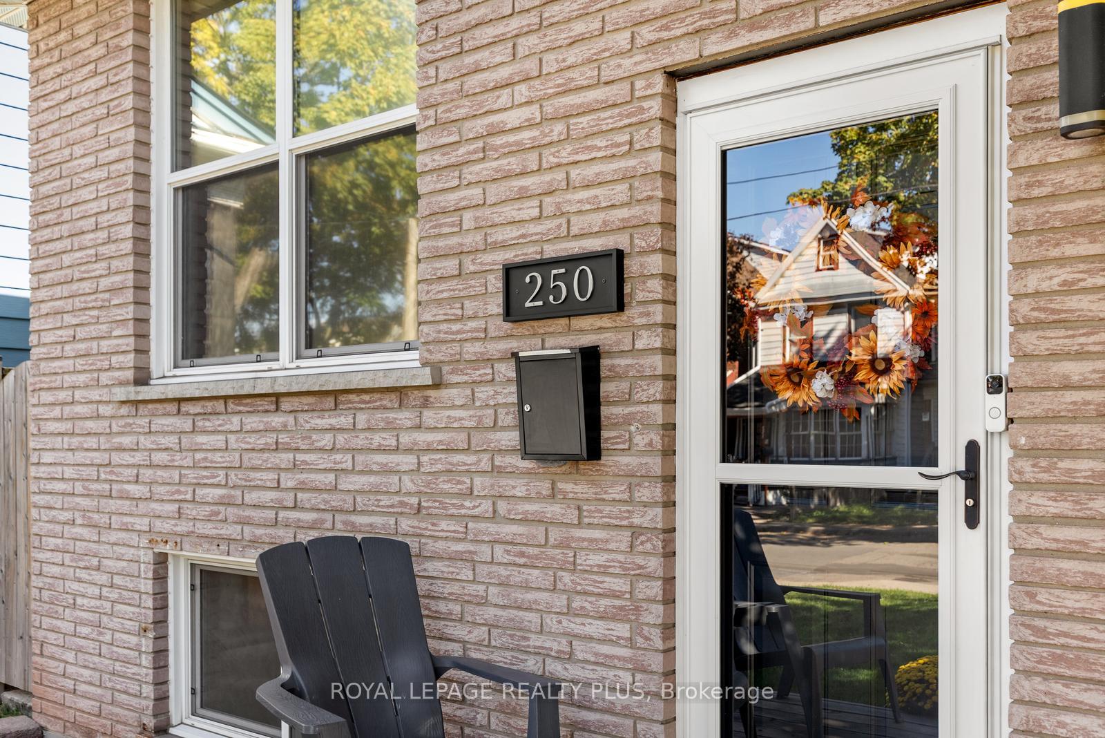 Photo 2 of 250 Balmoral Avenue N, Hamilton, Crown Point — HOMEH