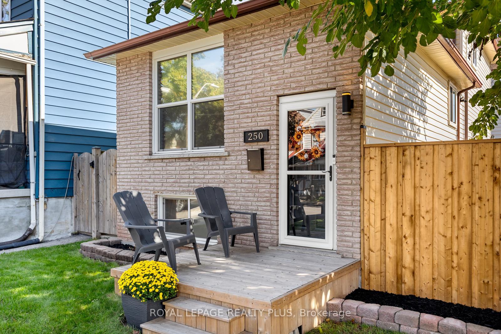 Photo 3 of 250 Balmoral Avenue N, Hamilton, Crown Point — HOMEH