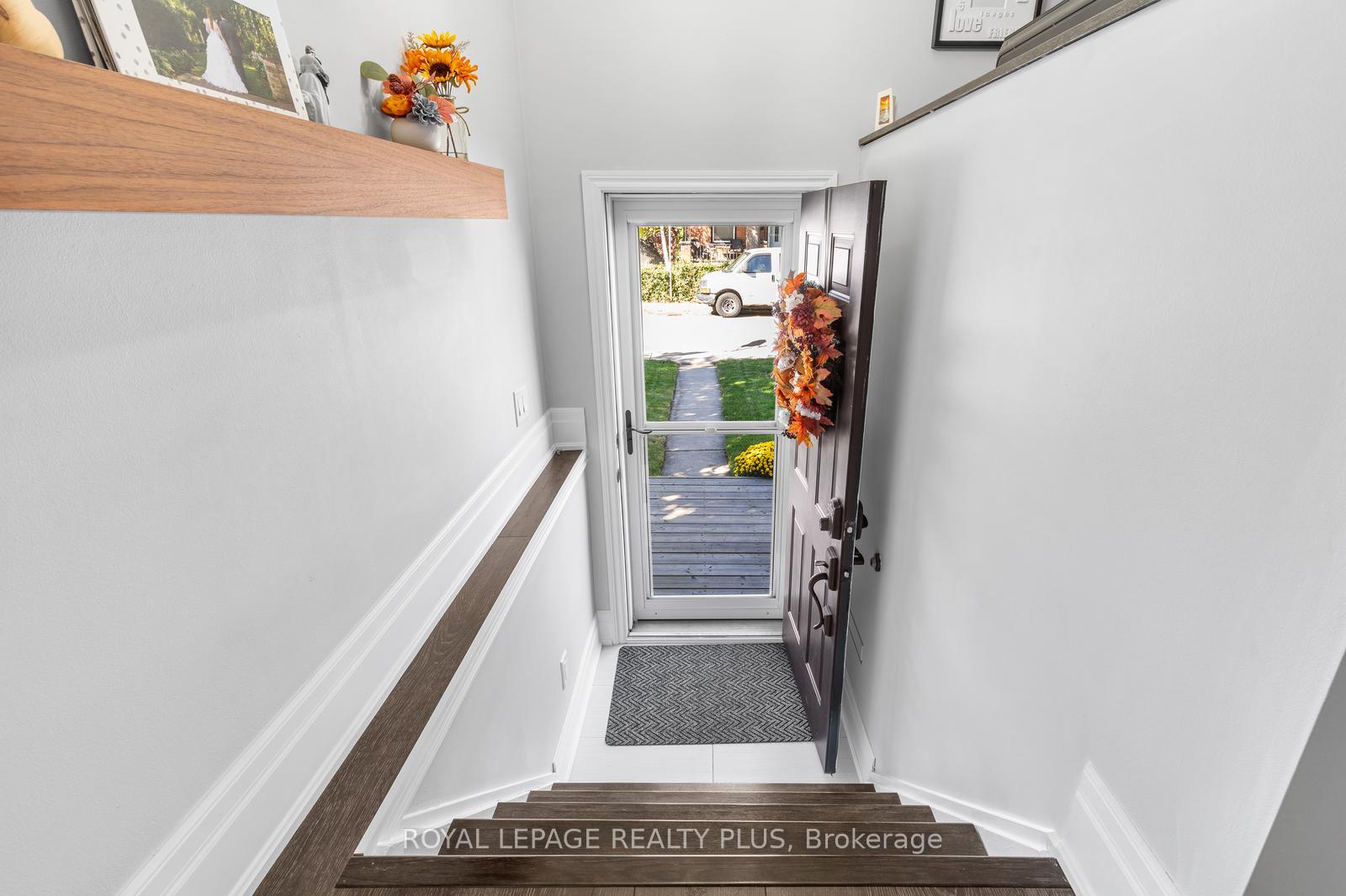 Photo 4 of 250 Balmoral Avenue N, Hamilton, Crown Point — HOMEH