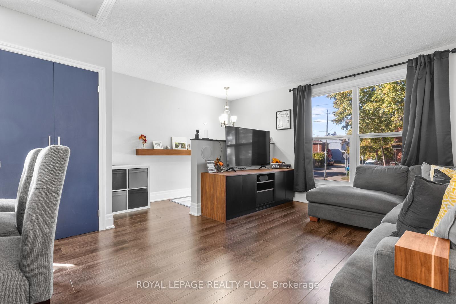 Photo 5 of 250 Balmoral Avenue N, Hamilton, Crown Point — HOMEH