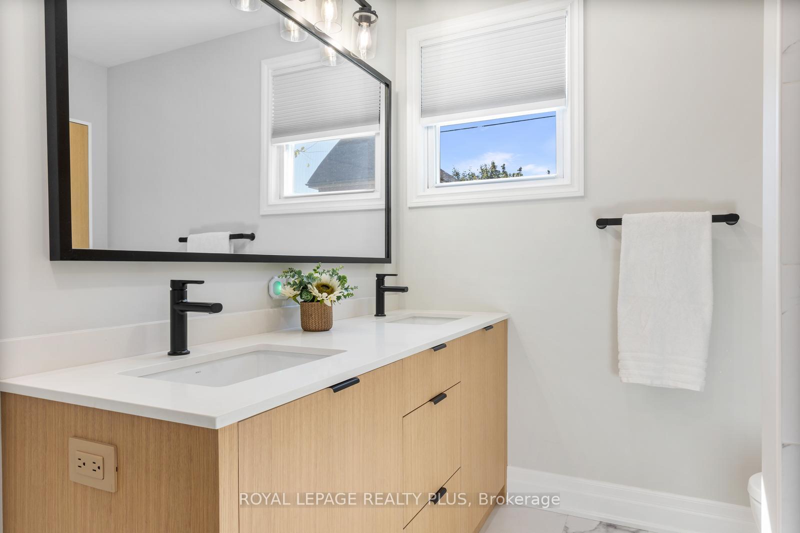 Photo 14 of 250 Balmoral Avenue N, Hamilton, Crown Point — HOMEH