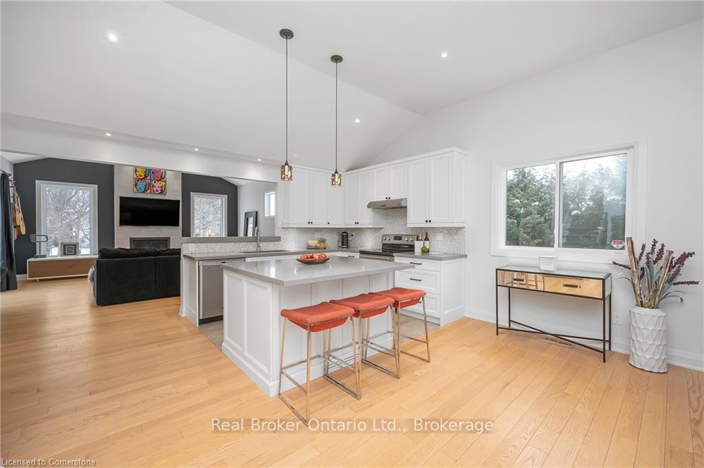 Photo 11 of 508 Donegal Drive, Burlington, Shoreacres — HOMEH