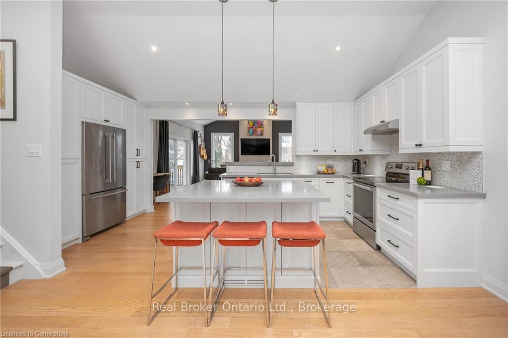 Photo 12 of 508 Donegal Drive, Burlington, Shoreacres — HOMEH