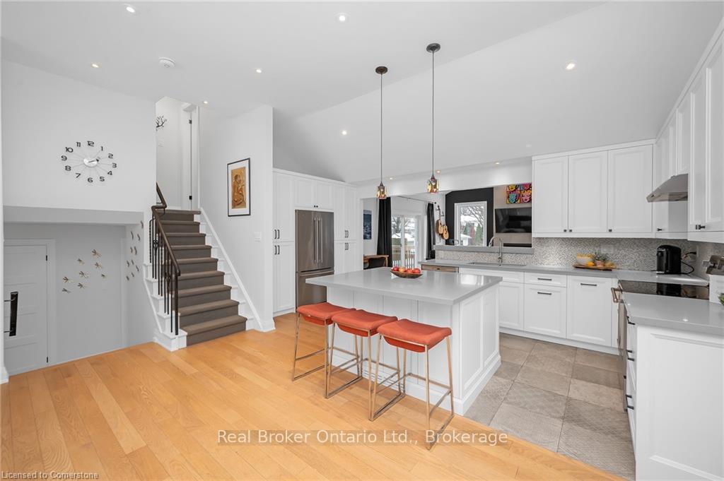 Photo 13 of 508 Donegal Drive, Burlington, Shoreacres — HOMEH