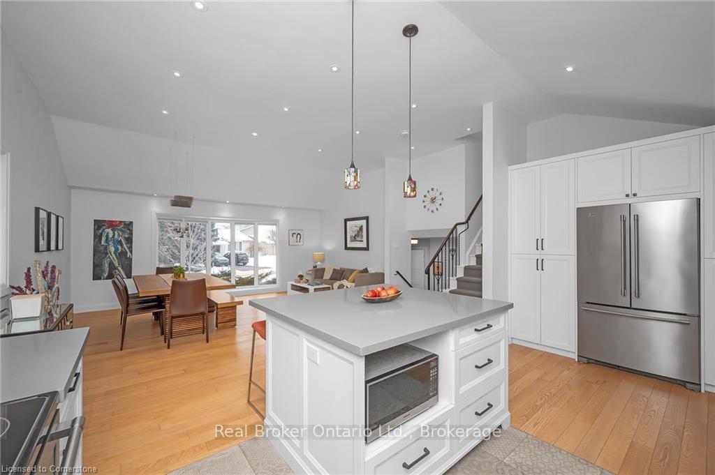 Photo 16 of 508 Donegal Drive, Burlington, Shoreacres — HOMEH