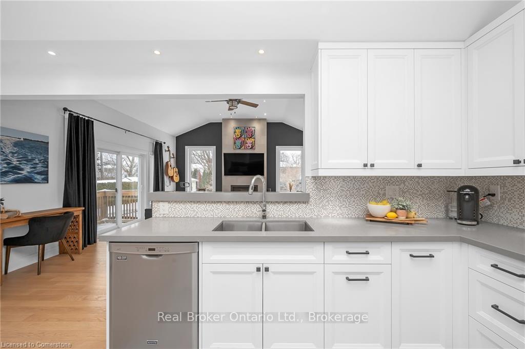 Photo 17 of 508 Donegal Drive, Burlington, Shoreacres — HOMEH