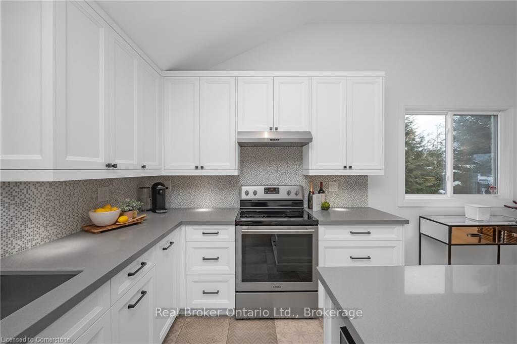 Photo 18 of 508 Donegal Drive, Burlington, Shoreacres — HOMEH