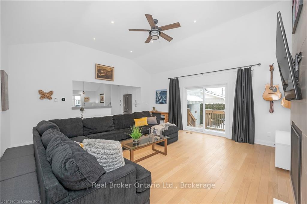 Photo 22 of 508 Donegal Drive, Burlington, Shoreacres — HOMEH