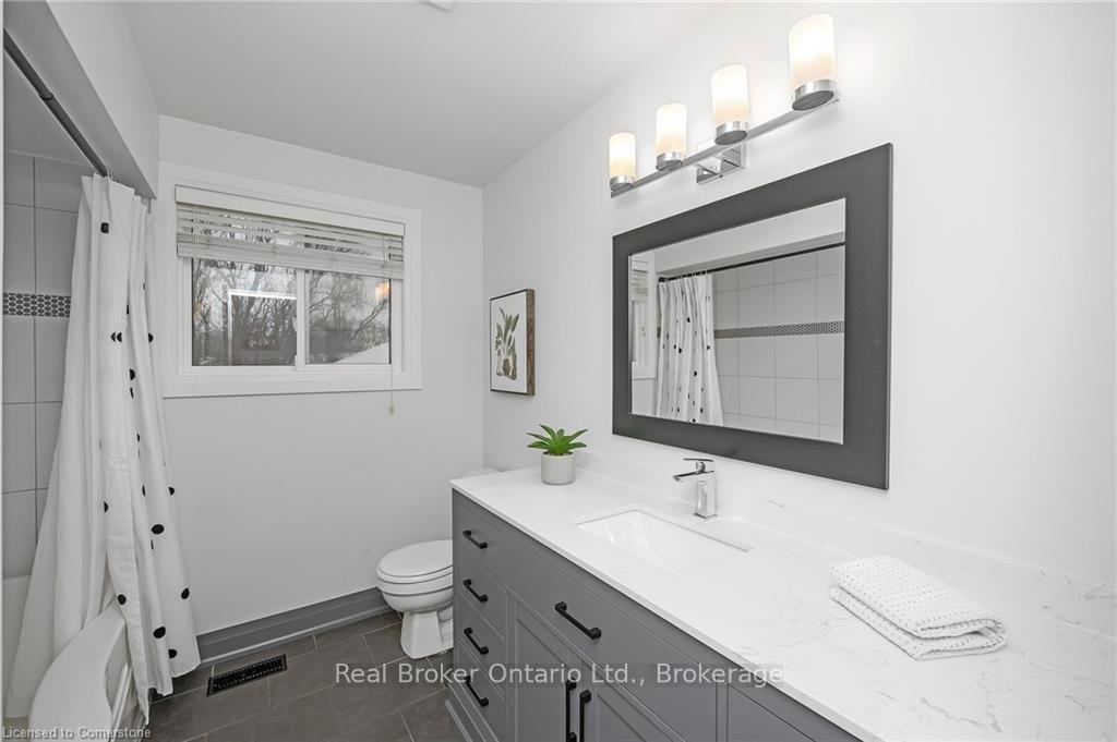 Photo 33 of 508 Donegal Drive, Burlington, Shoreacres — HOMEH