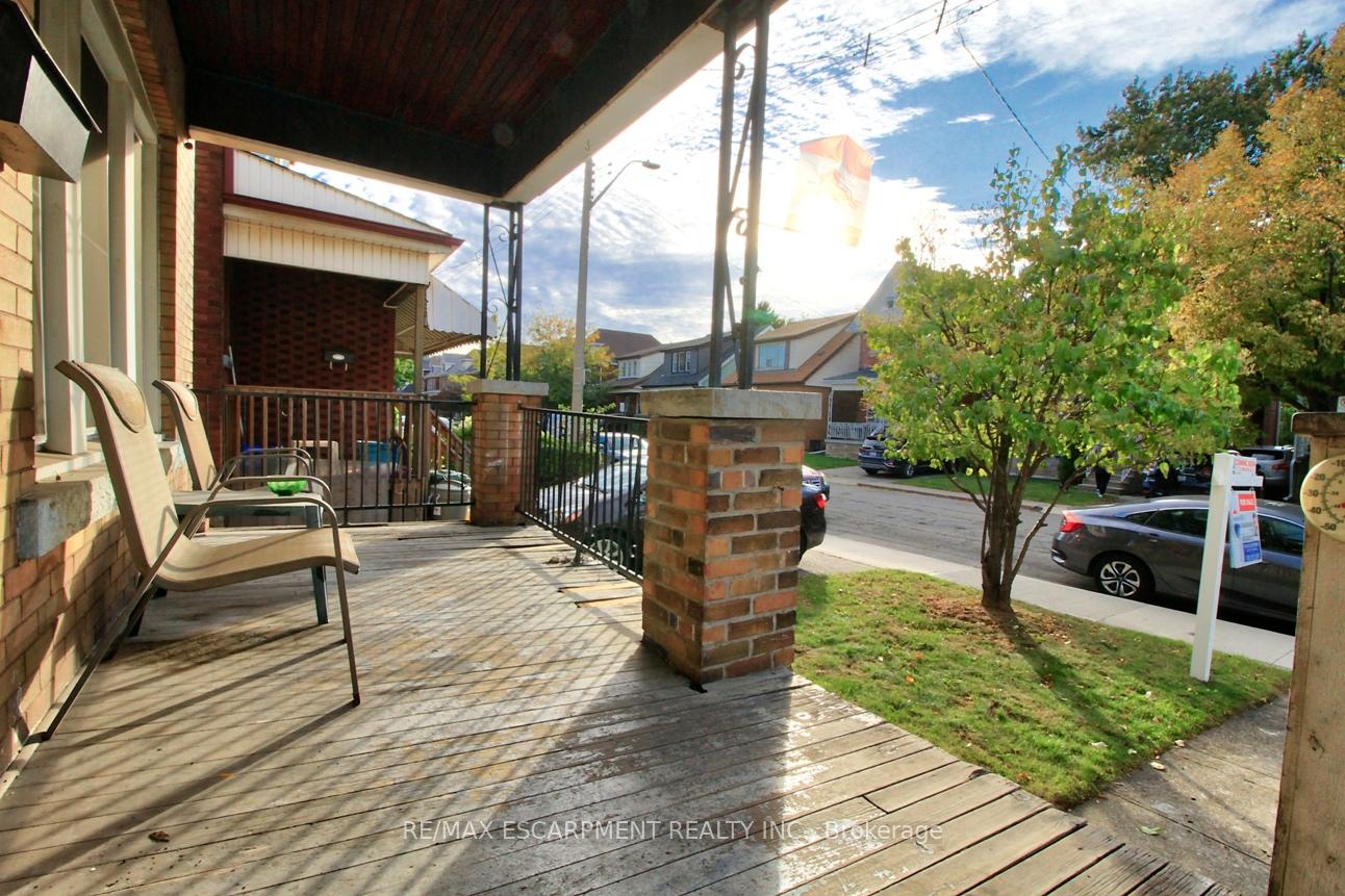 Photo 4 of 112 Kensington Avenue N, Hamilton, Crown Point — HOMEH