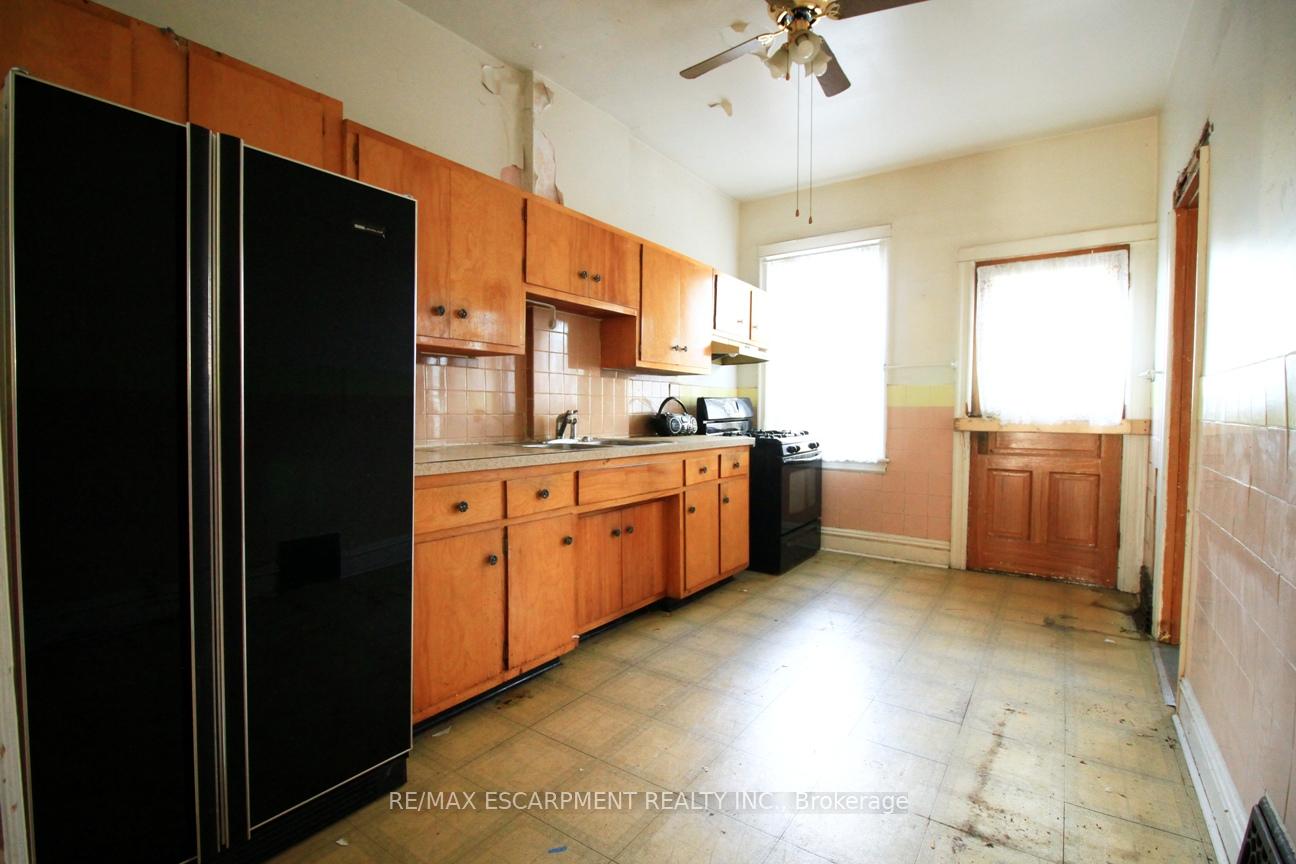 Photo 14 of 112 Kensington Avenue N, Hamilton, Crown Point — HOMEH