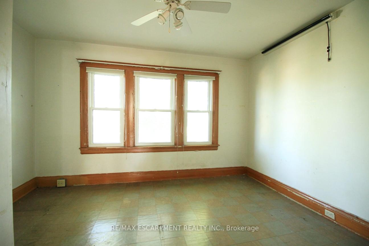 Photo 23 of 112 Kensington Avenue N, Hamilton, Crown Point — HOMEH