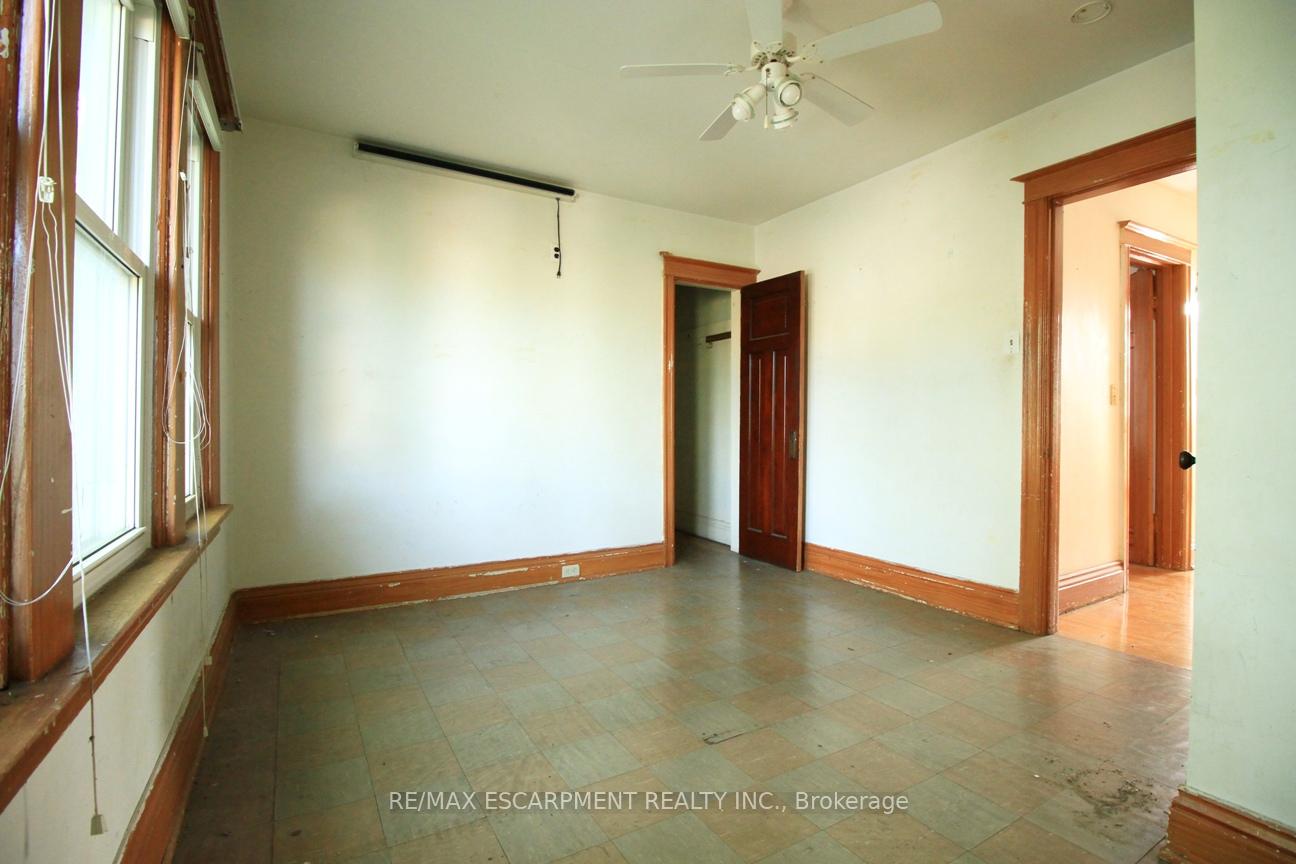 Photo 24 of 112 Kensington Avenue N, Hamilton, Crown Point — HOMEH
