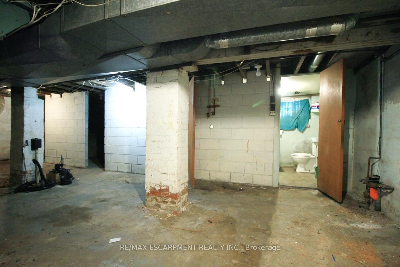 Photo 27 of 112 Kensington Avenue N, Hamilton, Crown Point — HOMEH