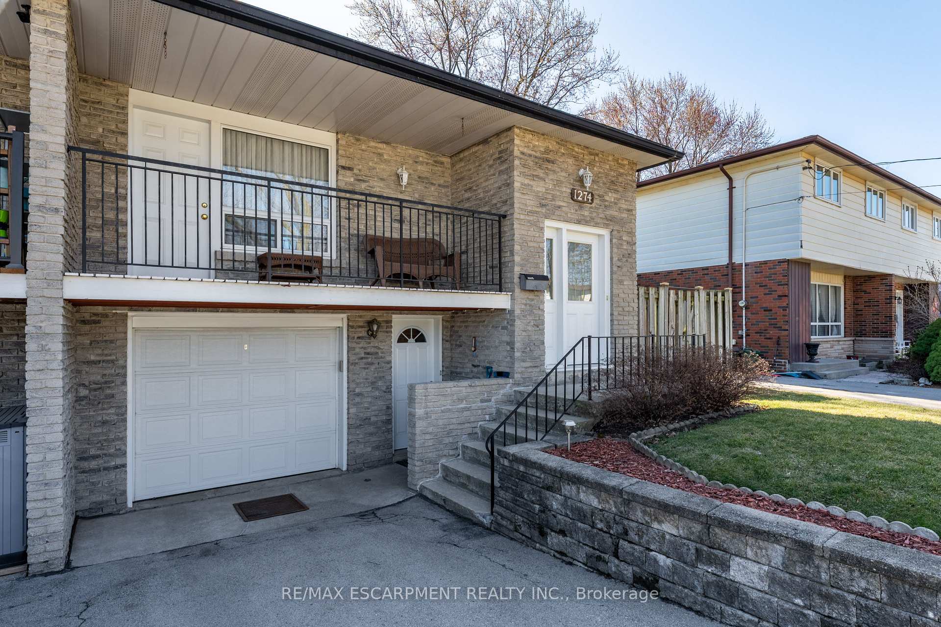Front of 1274 Treeland Street