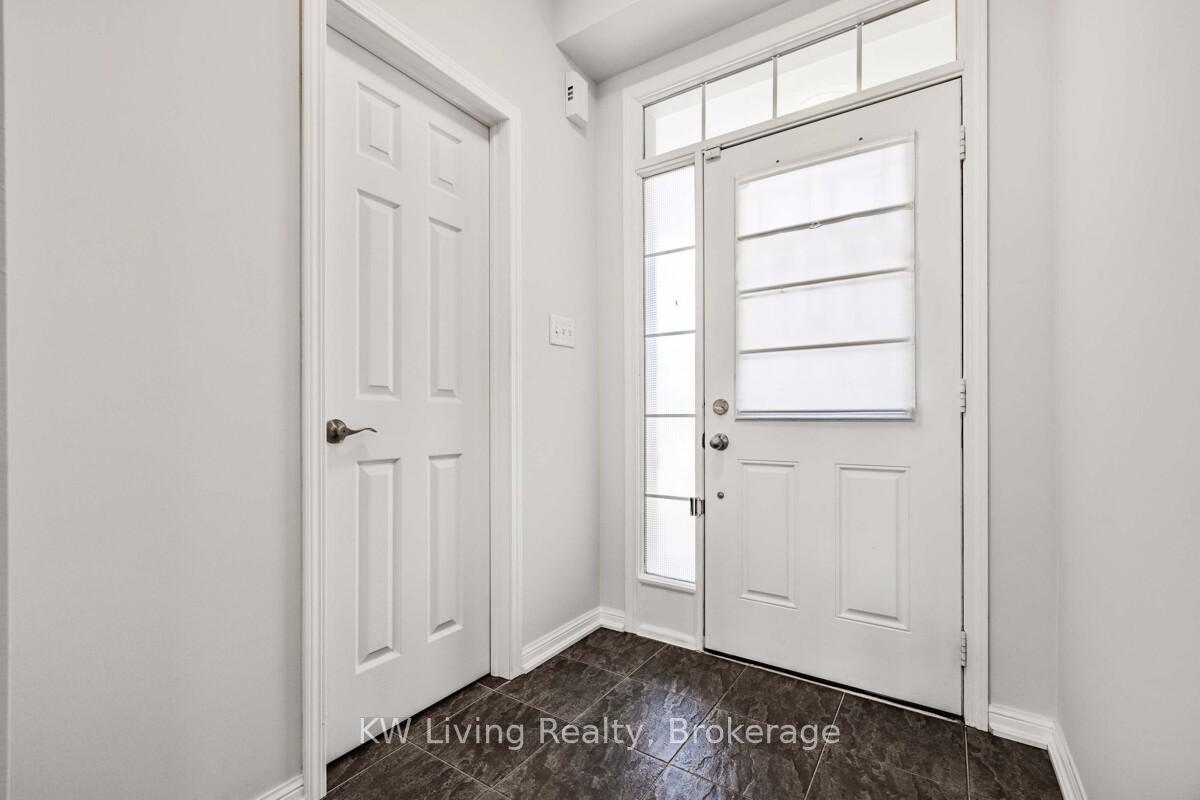 Photo 6 of 17 Charlemagne Avenue, Barrie, Innis-Shore — HOMEH