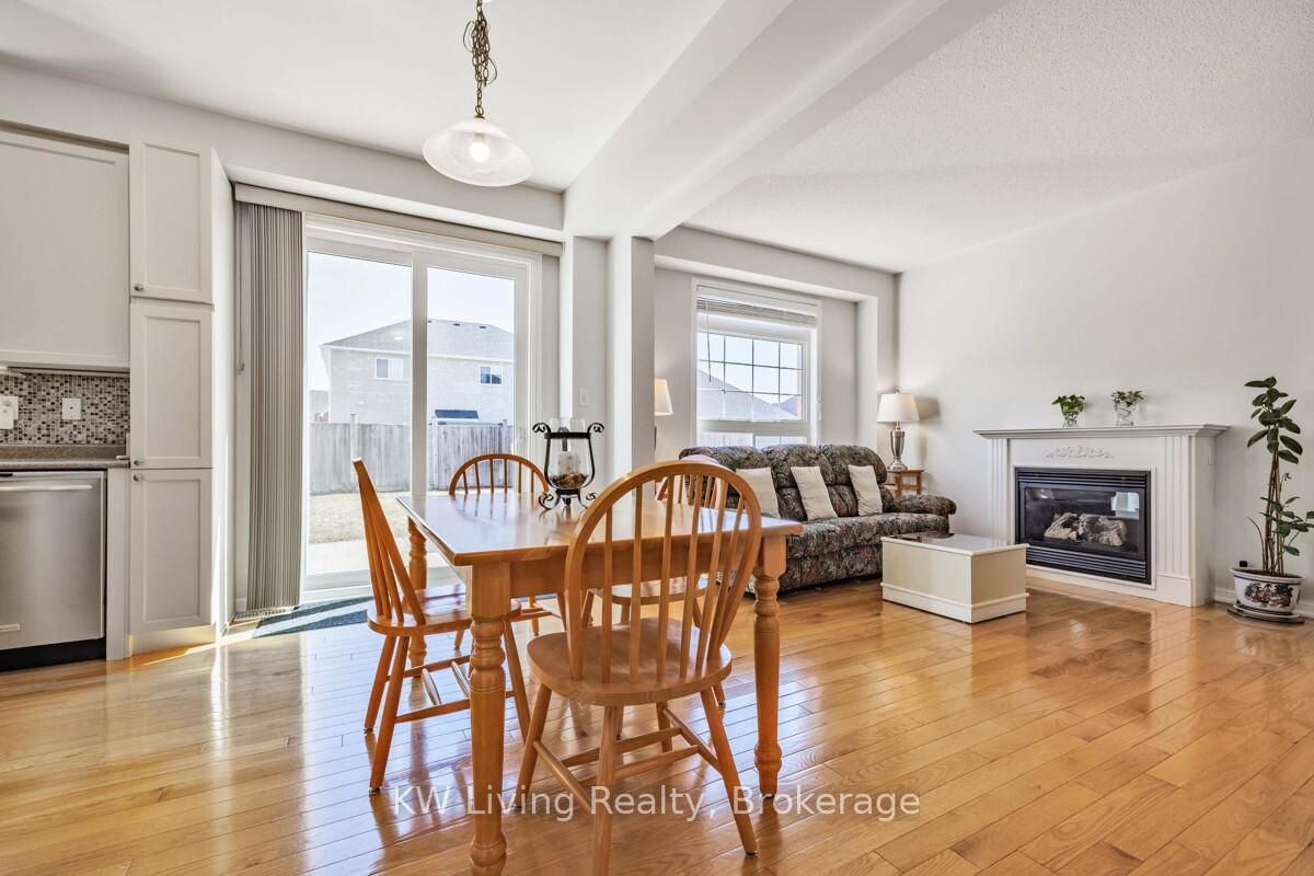 Photo 9 of 17 Charlemagne Avenue, Barrie, Innis-Shore — HOMEH