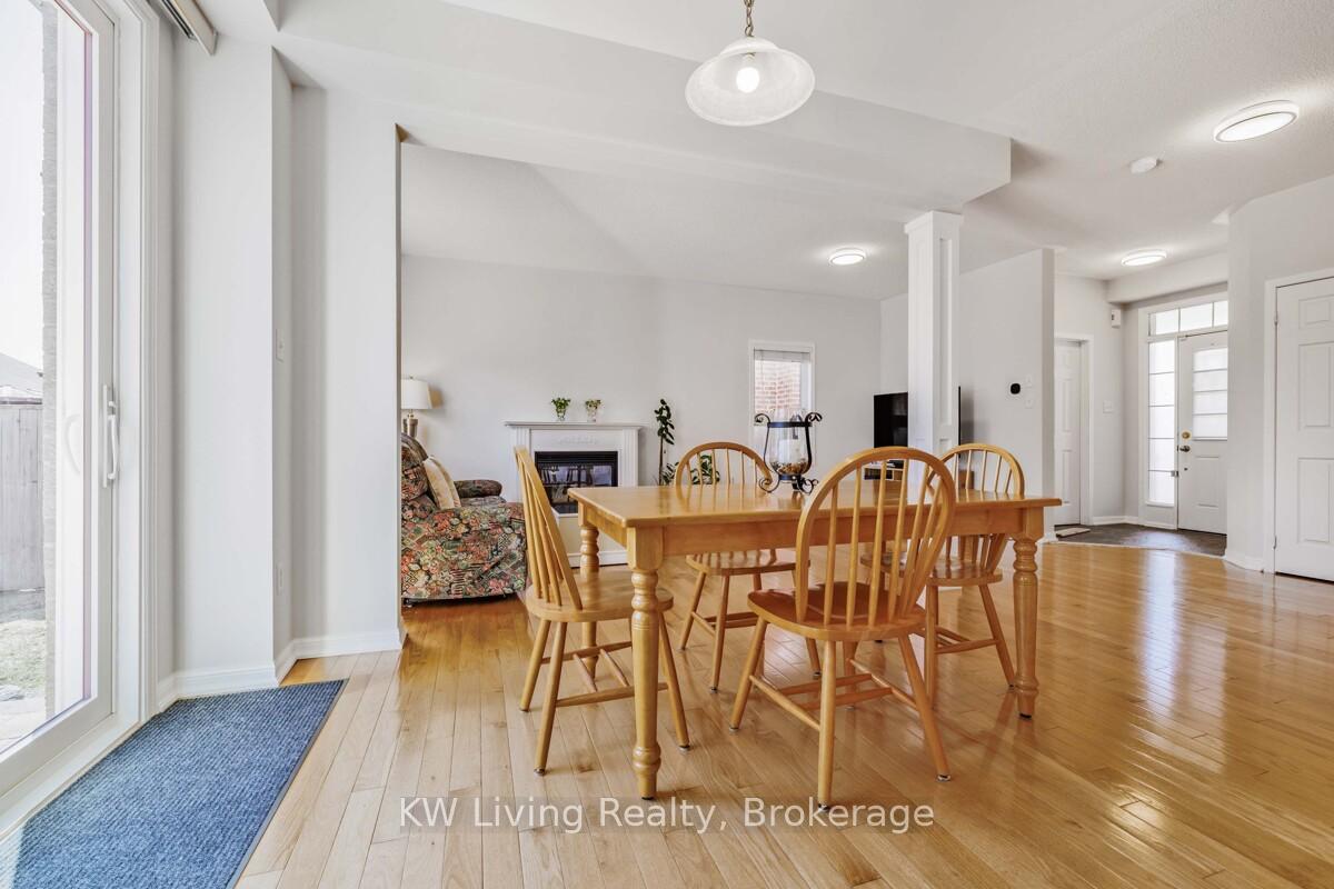 Photo 11 of 17 Charlemagne Avenue, Barrie, Innis-Shore — HOMEH