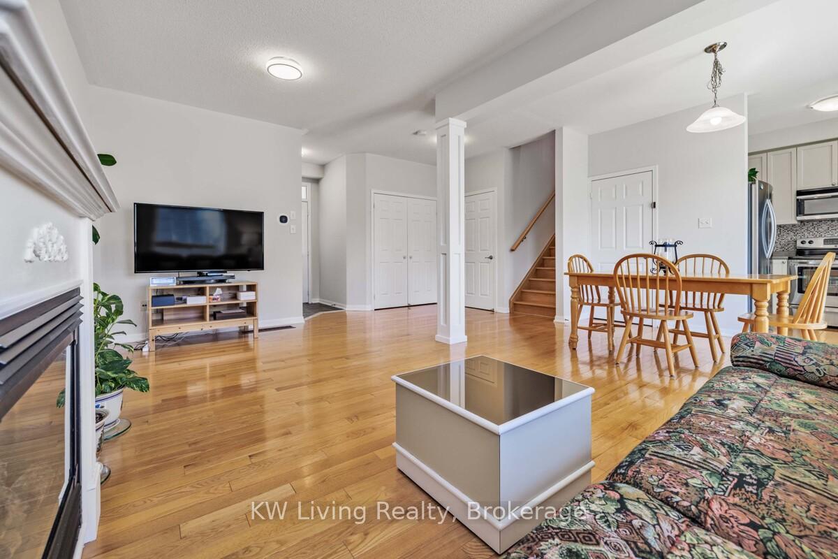 Photo 12 of 17 Charlemagne Avenue, Barrie, Innis-Shore — HOMEH