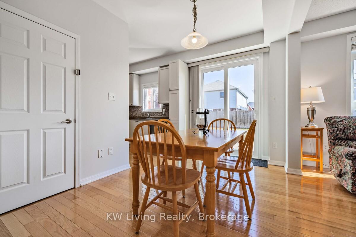 Photo 13 of 17 Charlemagne Avenue, Barrie, Innis-Shore — HOMEH