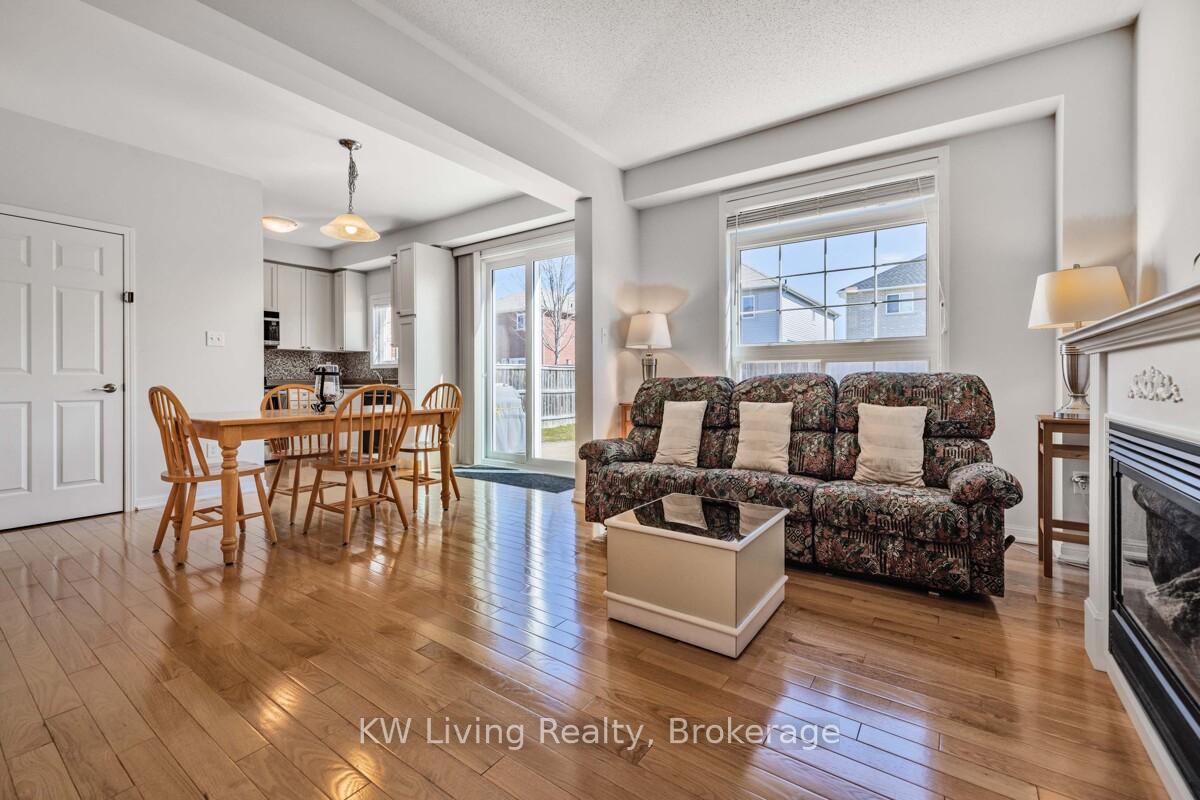 Photo 15 of 17 Charlemagne Avenue, Barrie, Innis-Shore — HOMEH