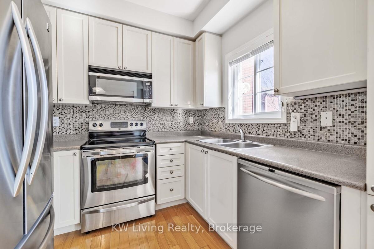 Photo 19 of 17 Charlemagne Avenue, Barrie, Innis-Shore — HOMEH