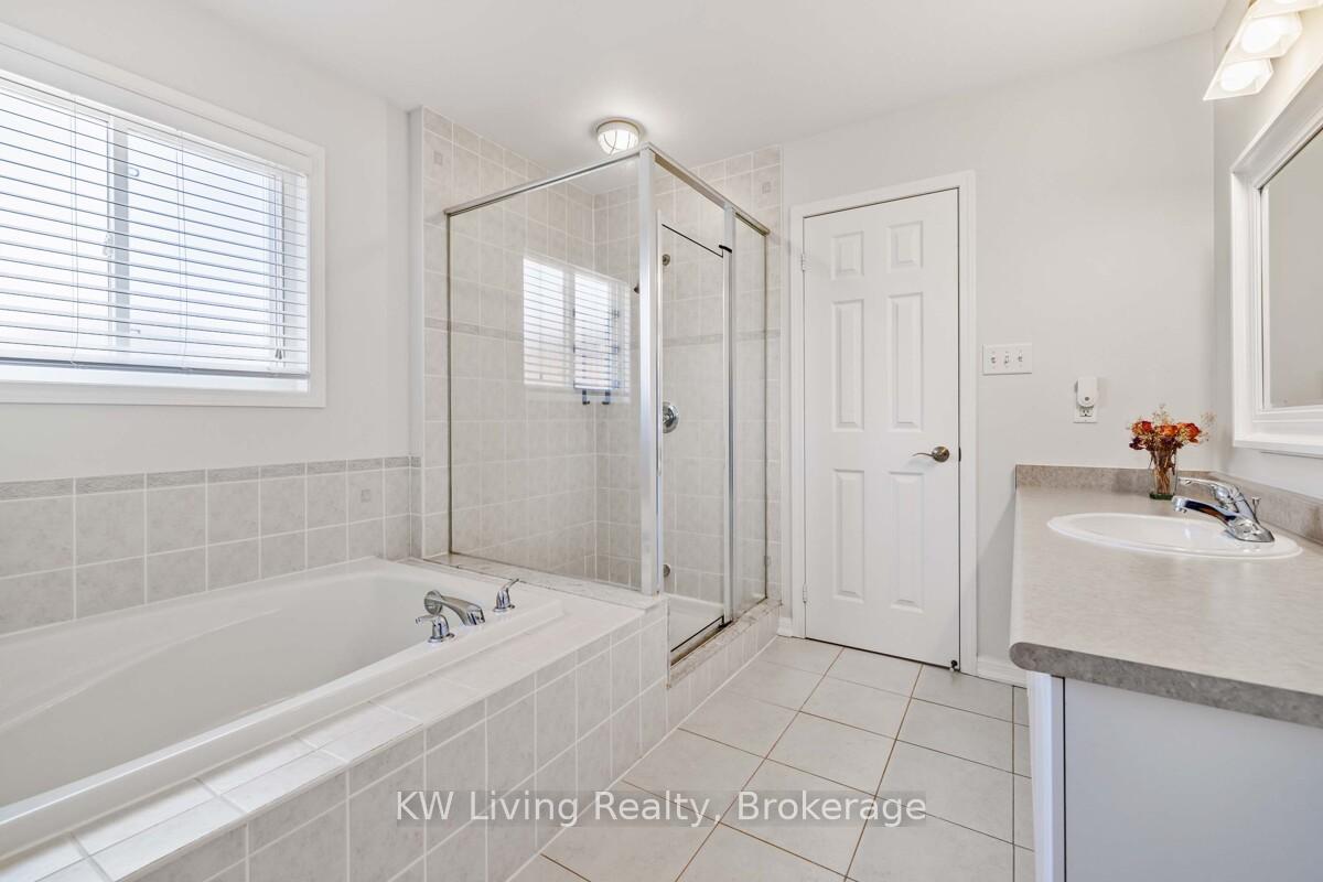 Photo 25 of 17 Charlemagne Avenue, Barrie, Innis-Shore — HOMEH