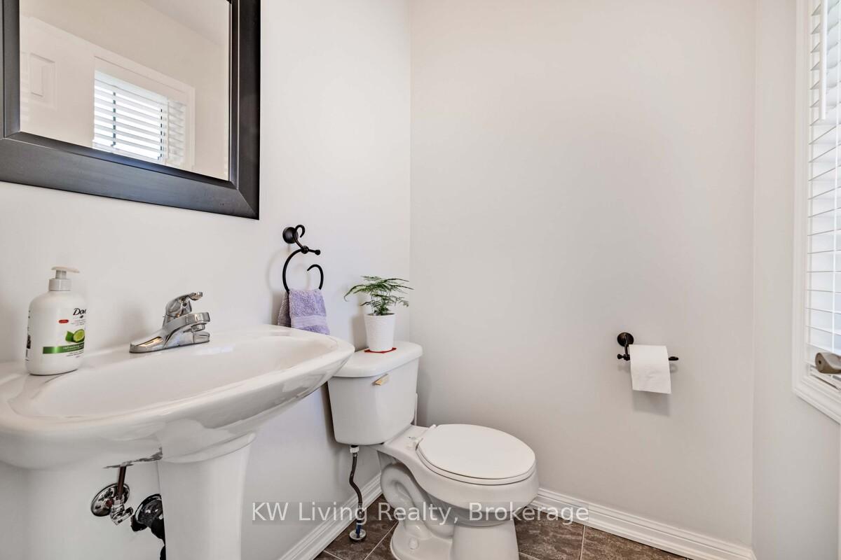 Photo 33 of 17 Charlemagne Avenue, Barrie, Innis-Shore — HOMEH