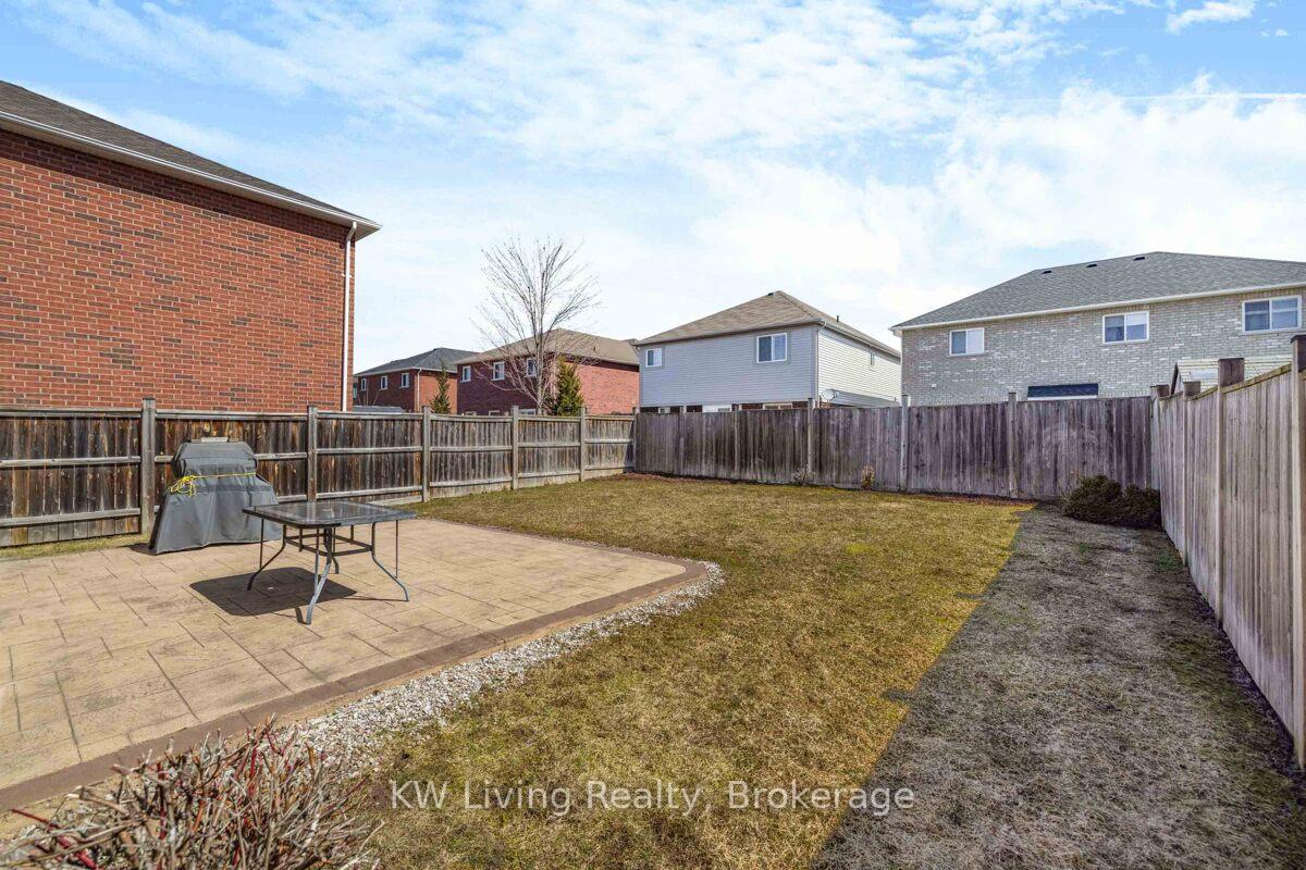 Photo 36 of 17 Charlemagne Avenue, Barrie, Innis-Shore — HOMEH