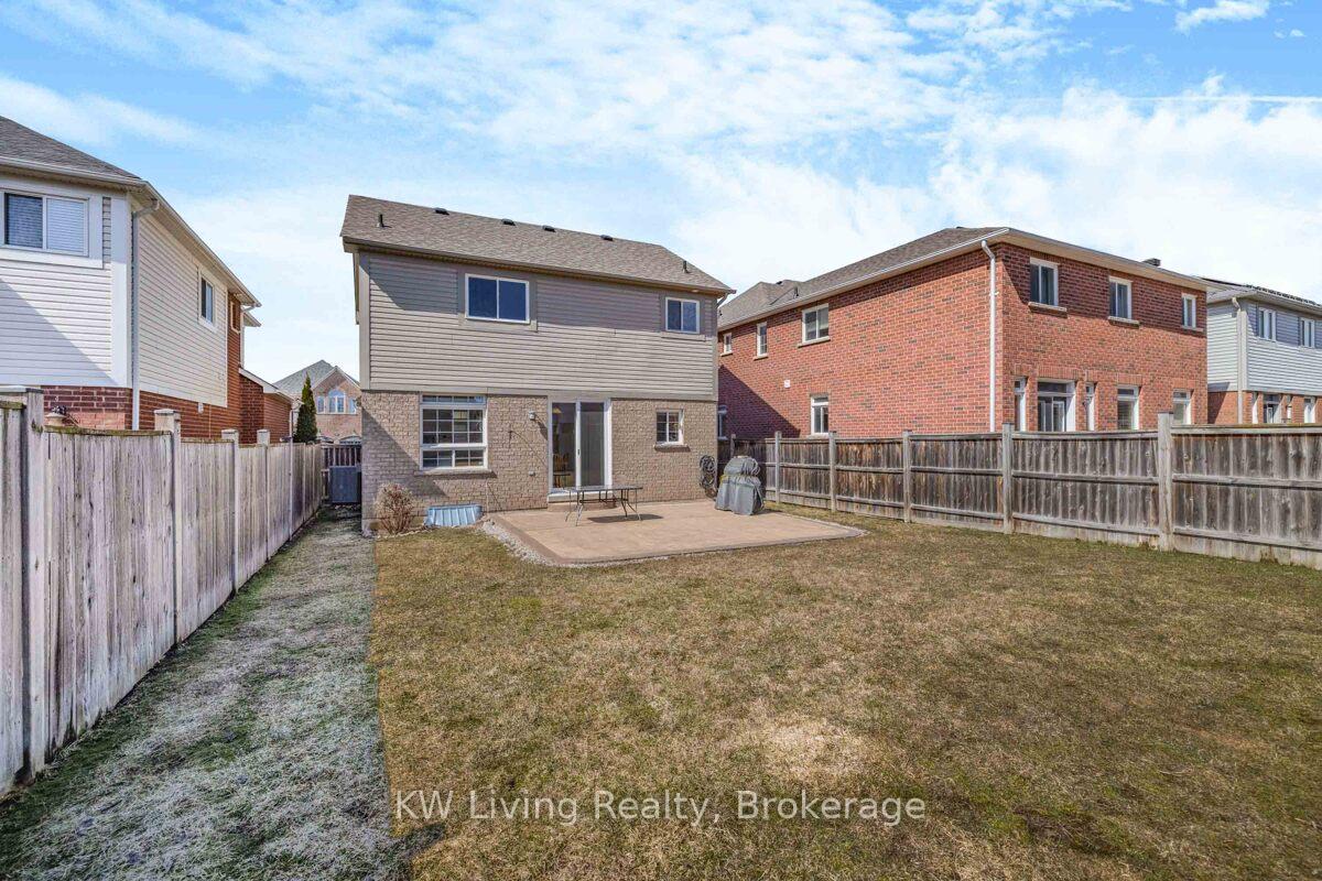 Photo 37 of 17 Charlemagne Avenue, Barrie, Innis-Shore — HOMEH